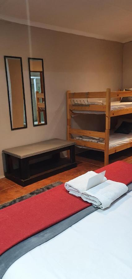 Garden Corner Guesthouse Beaufort West Ngoại thất bức ảnh