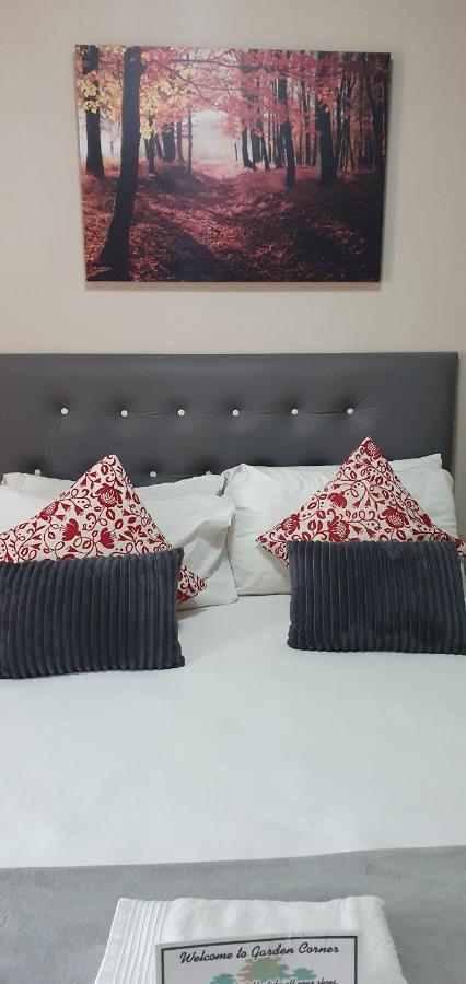 Garden Corner Guesthouse Beaufort West Ngoại thất bức ảnh