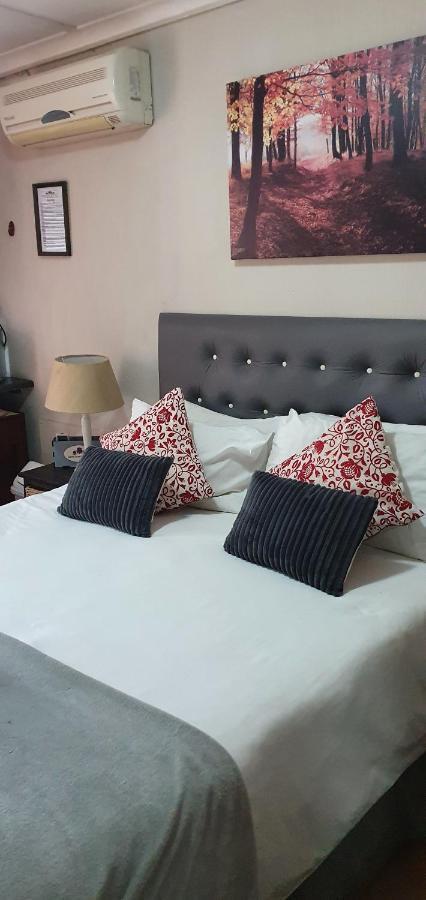 Garden Corner Guesthouse Beaufort West Ngoại thất bức ảnh