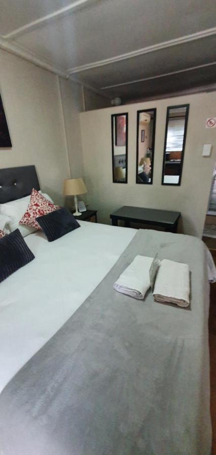 Garden Corner Guesthouse Beaufort West Ngoại thất bức ảnh