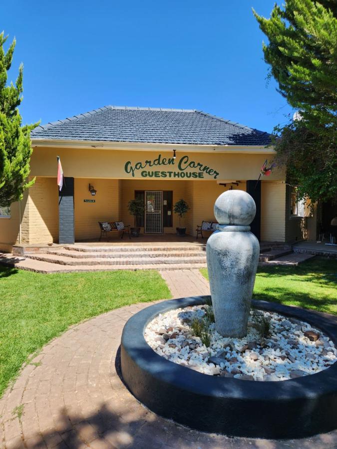 Garden Corner Guesthouse Beaufort West Ngoại thất bức ảnh