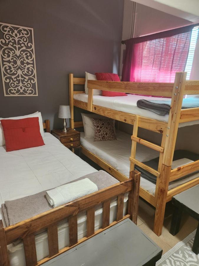 Garden Corner Guesthouse Beaufort West Ngoại thất bức ảnh
