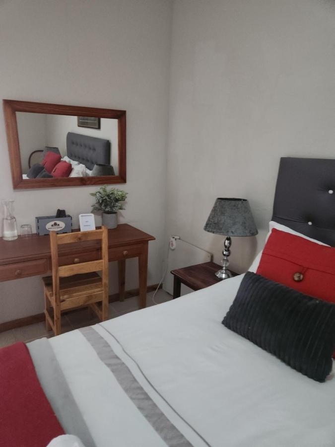 Garden Corner Guesthouse Beaufort West Ngoại thất bức ảnh