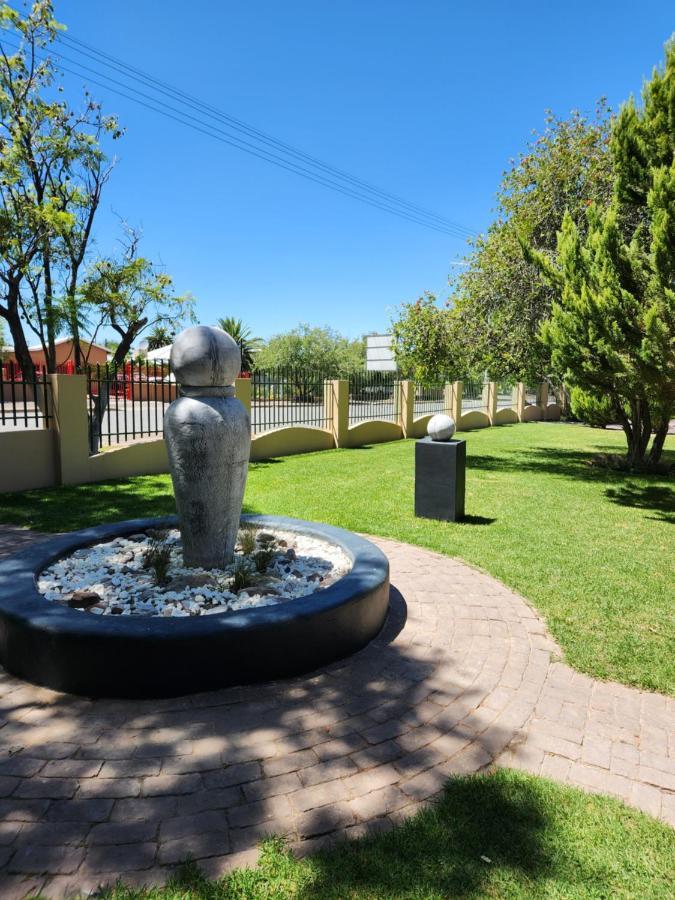 Garden Corner Guesthouse Beaufort West Ngoại thất bức ảnh