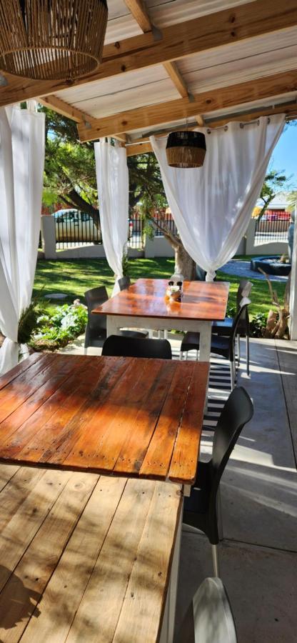 Garden Corner Guesthouse Beaufort West Ngoại thất bức ảnh