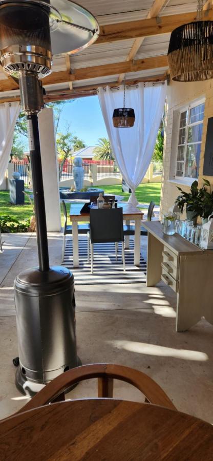 Garden Corner Guesthouse Beaufort West Ngoại thất bức ảnh