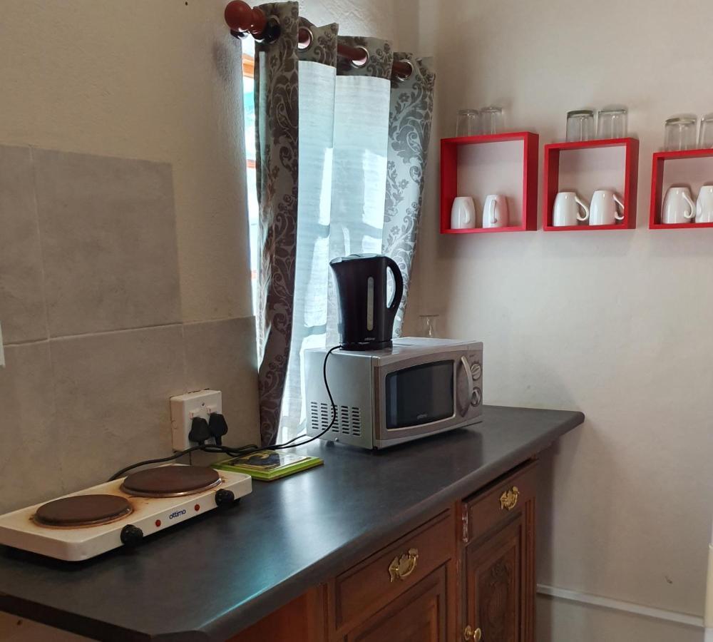 Garden Corner Guesthouse Beaufort West Ngoại thất bức ảnh